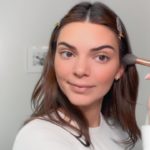 ケンダル・ジェンナー、夏の旬顔メイク＆潤いスキンケア法を伝授。| Beauty Secrets | VOGUE JAPAN