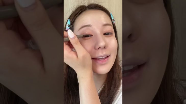 【25秒で紹介】川島海荷ちゃん風メイクやってみた🫣