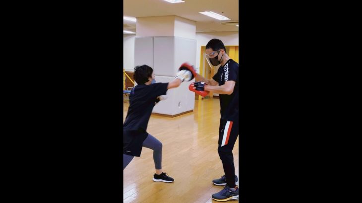 【ダイエットルーティン】ダンスステップに似た動きも入ったボクササイズとは違ったボクシングトレーニングをガチでこなす女子が #shorts