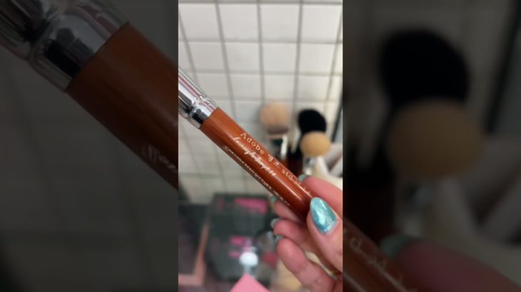 韓国の弘大にあるメイクブラシ専門店が最高だった🌼お土産豪華すぎ…🤣♥ #shorts #韓国コスメ #メイクブラシ #弘大 #韓国