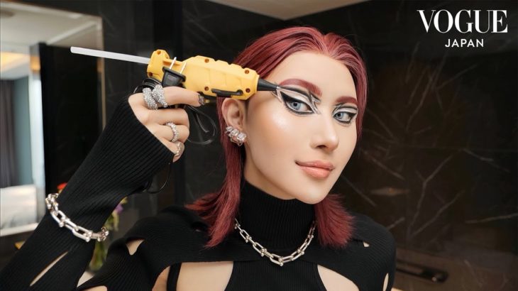 ギュテがトライするグルーガンを使ったアートなメタリックメイク。輝きを纏ってパーティへ。｜Beauty Secrets｜VOGUE JAPAN