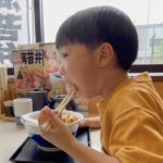 フィッシャーズ んだほ さんと もとき さんがやっていたカウントアップ大食いを見て、かつやのカツ丼が食べたくなったときちゃんをかつやに連れて行きました