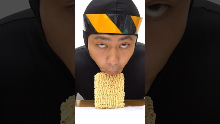 Press Machine Cooking! 😋/プレス機のコスプレして食べ物を顎で潰せるかやってみたらやばい料理できたwww #shorts