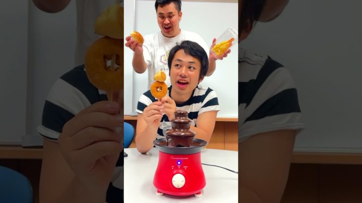 右左どっち！？チョコフォンデュにつける食材を決めろ！！ #shorts