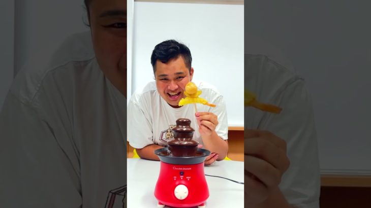 右左どっち！？チョコフォンデュにつける食材を選べ！！ #shorts