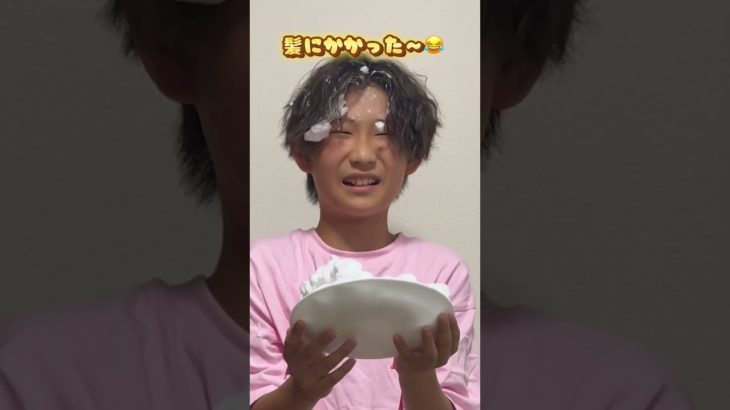 パウダーの代わりに泡ペットボトルチャレンジ🤣/Powder Pet Bottle Challenge #short  #shotsvideo #short #shorts_ #shorts