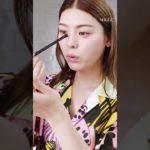 透明感が出るブルーで夏にピッタリな清涼メイクを井手上漠が紹介。 #beautysecrets #ビューティーシークレット #voguejapan