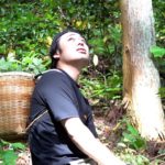 ロードシルク、山を登って材料を採りに行く。