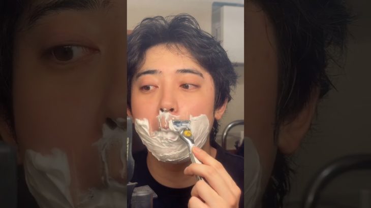 平凡な僕の日常🪒💄#メンズメイク #髭剃り #asmr #メンズ #メイク #tiktok #youtube #shorts #youtubeshorts #おすすめ