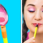 どんな集まりにもメイクとスナックをこっそり持ち込む天才的な方法！🍫💄 試すべきDIYハック！