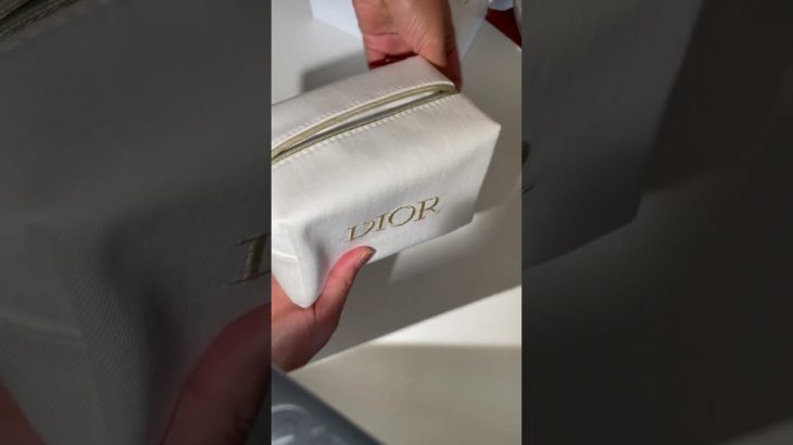 Unbox Dior Total Beauty Gifts #dior #diorbeauty #beauty #shorts  #unboxing