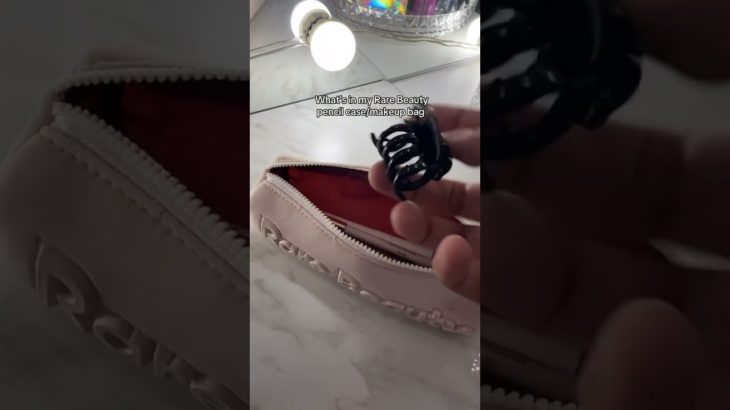 WHATS IN MY RARE BEAUTY MAKEUP BAG 👀🥰 #shorts #rarebeauty