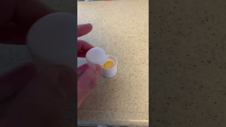 ペットボトルのキャップを向きを互い違いにして4つ乗せる　#bottlecap