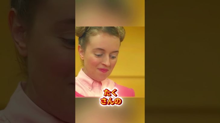 このおばあさんは、キャンディーを排出するペットの雲を飼っています！🍬🤔