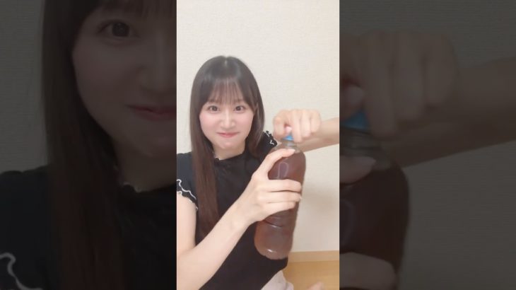 手が濡れた状態で未開封のペットボトルを開けるのは不可能らしい【検証します。】#shorts