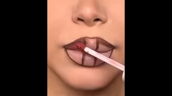 #lipgloss.#lip liner.#short video.viral video.#makeup tutorial.#lipstick.#beauty hacks.pink lipgloss