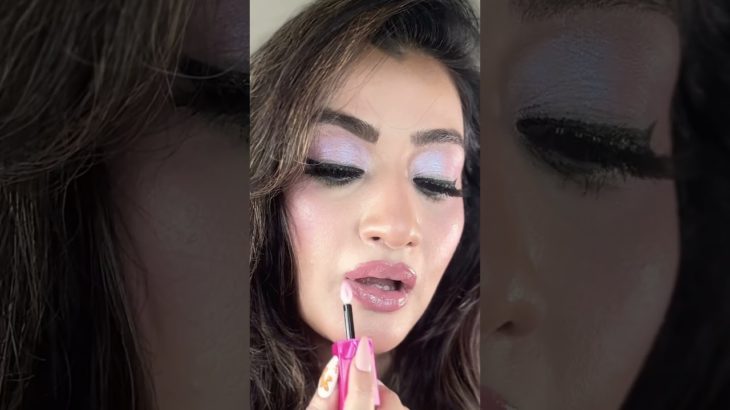 @valentino.beauty Plumping Lip Gloss  #lipgloss #plumpinglipgloss #makeupreview #makeuptips