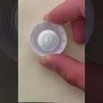 ペットボトルキャップの中の真ん中の淵の部分に1円玉をはめ込んでから、ペットボトルキャップの中に500円玉をはめ込む　#coin