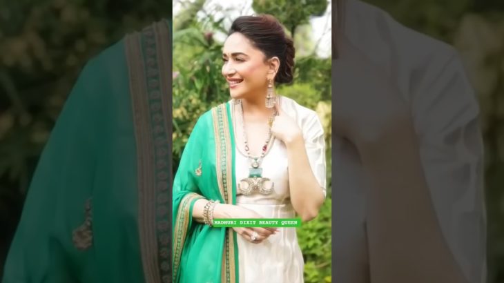 MADHURI DIXIT BEAUTY QUEEN OF BOLLYWOOD LOOKING SO BEAUTIFUL 😍😍