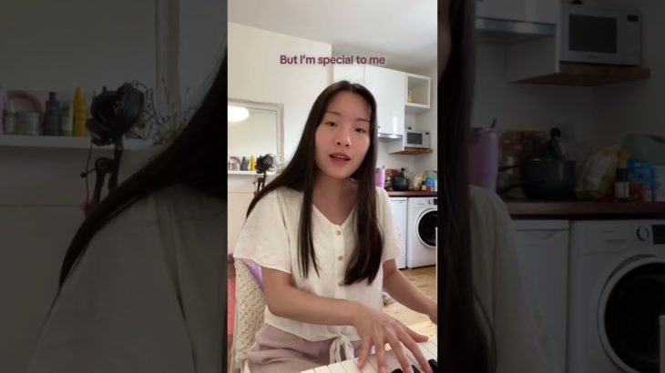 a song about beauty standards and embracing yourself 💕 #beauty #singersongwriter