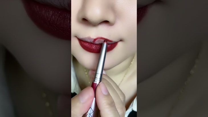 #makeuplook #lipstick #lipmakeup #redlips #beauty #cosmetics #beautyhacks