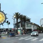 有名なフィッシャーズマンズワーフの入り口のサインと観覧車🎡