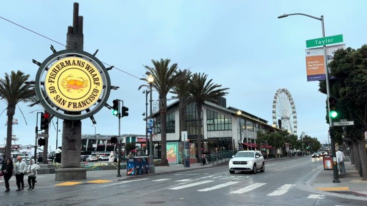 有名なフィッシャーズマンズワーフの入り口のサインと観覧車🎡