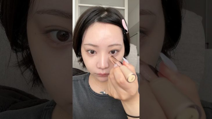 他人の家でメイクするとなんか上手くいかないよね❓ #メイク