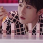 俳優・歌手の檀健次（タン・ジェンツー）が ヴァレンティノ ビューティ新作リップのキャンペーンに登場