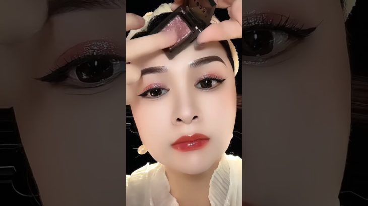 #eyeshadow #makeup #eyeshadowpalette #beauty #cosmetics #glitter #shimmer