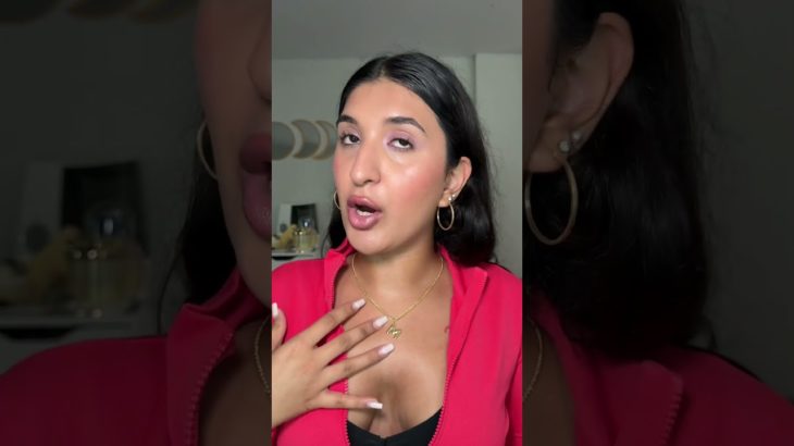 Charlotte tilbury new spray ? #makeup #beauty #shortvideo #shorts #makeupreview #settingspray