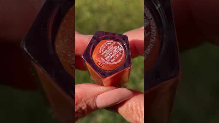 Swatch Fenty Beauty glossy posse viii with me