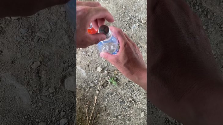 ペットボトルのキャップを外してから左にあるボトル缶のキャップを外して、それでペットボトルの本体を閉める　#plasticbottle