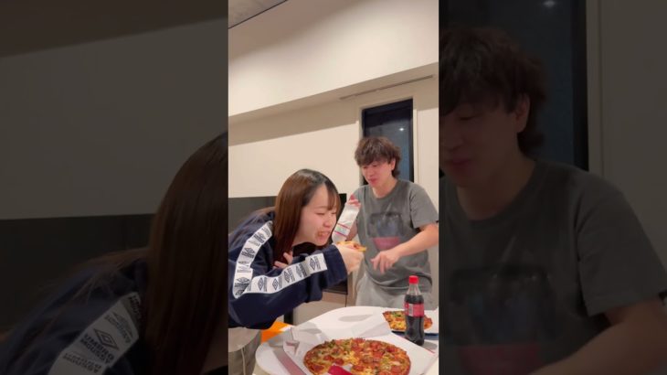 ピザをかけてペットボトルチャレンジしたらwww #shorts