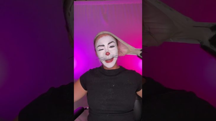 take off my makeup with me🥲 #makeupshorts#makeupremoval#sfxmakeup#catinthehat#makeupremover