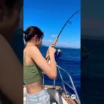 【釣りガール】クルーザーで海釣り！今日の大物！