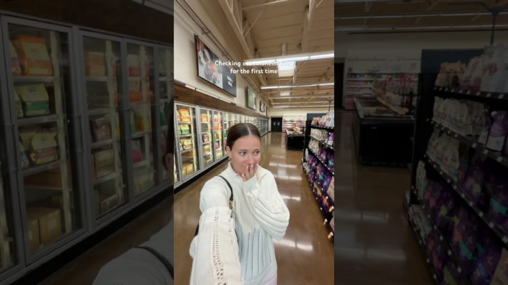 A whole grocery just for your pet😳🛒🐶 #dogmom #dog #dogshorts #pets #petstore #shopping #dogfood