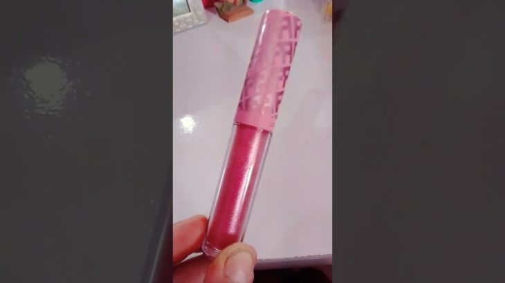 E noís amamos né meninas 😌💗 #gloss #beauty #maquiagem #make #youtubeshorts