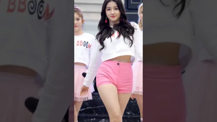 Nancy MOMOLAND 🔥 Beauty that breaks the internet #shorts