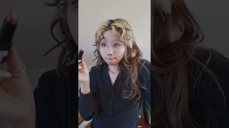 uneven新作シアーリップでメイク。わたしはニュアンス感がでるブラウンがお気に入り。お洋服は今日発売のNYXUたち🐑〰️🐾 #grwm #makeup