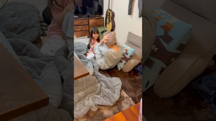 「世界一「世界一可愛いダイエットサポーター現る。お姉ちゃんの腹筋を手伝う妹が健気すぎて、応援したくなる動画😂✨」#姉妹 #癒やし動画 #ダイエット記録 #爆笑 #仲良し姉妹 #微笑ましい #日常の風