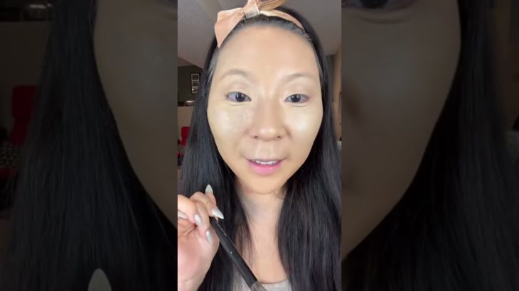 A new beauty hack?!? 🤷🏻‍♀️ #beautyhack #beautytrick #makeuptutorial #makeupartist #settingpowder