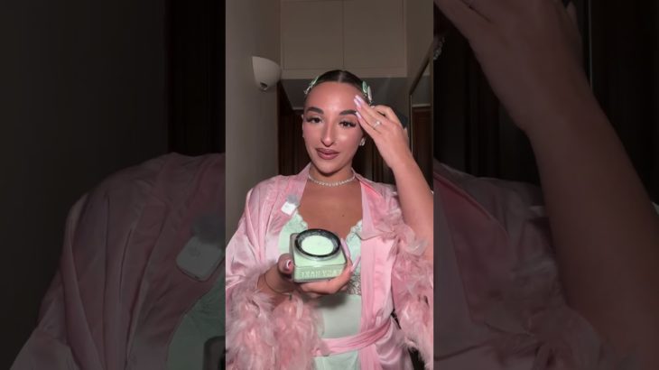 La cipria Matcha Milk Cake di @Huda Beauty @Huda 🍵💚🎀✨