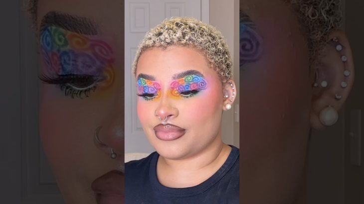SWIRL EYESHADOW LOOK #creativeeyemakeup #colorfuleyemakeup #colorfuleyeshadow #rainbowmakeup